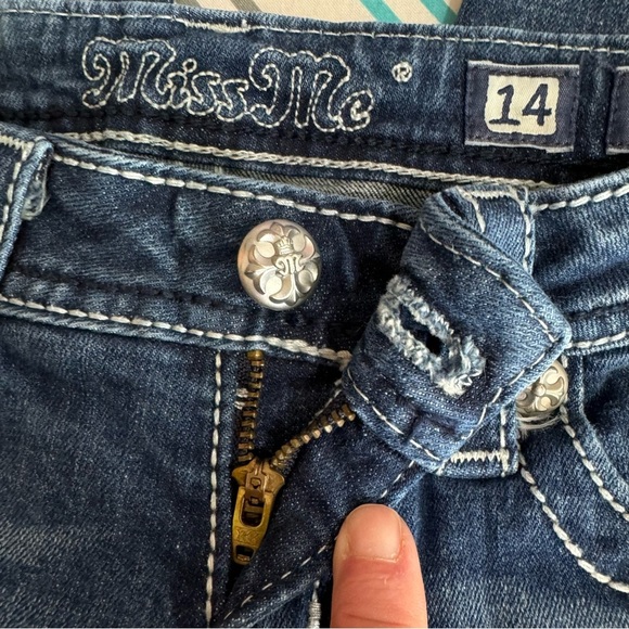 Miss Me Girl’s Fluer De Lis Pocket Design Rhinestone Bling Bermuda Jean Shorts - Picture 7 of 10